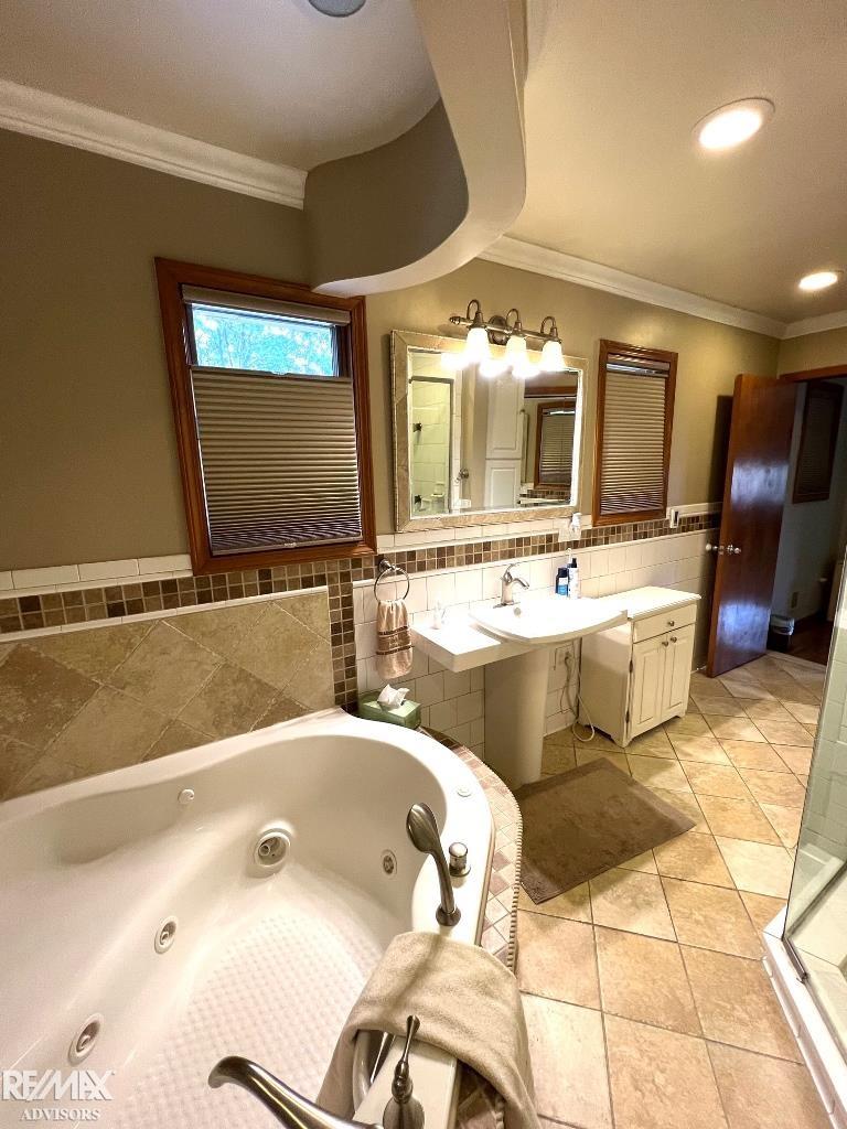 52220 Hayes Road Macomb, MI 48042 - Photo 24 of 35 50097270-23.JPG