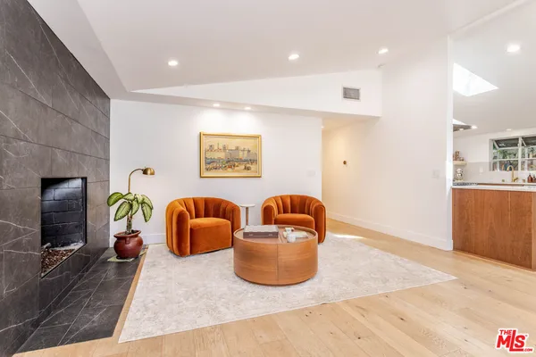 $1,250,000 | 19837 Gilmore Street, Woodland Hills, CA 91367