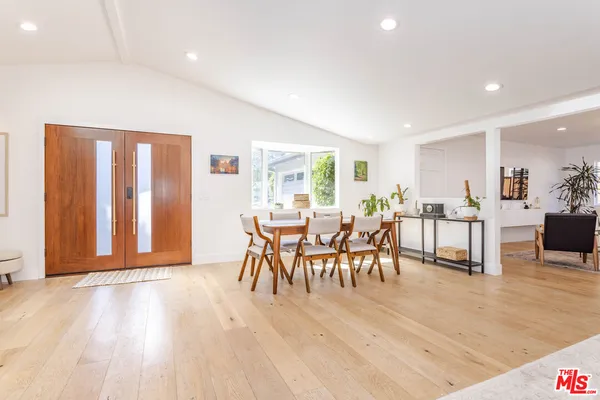 $1,250,000 | 19837 Gilmore Street, Woodland Hills, CA 91367