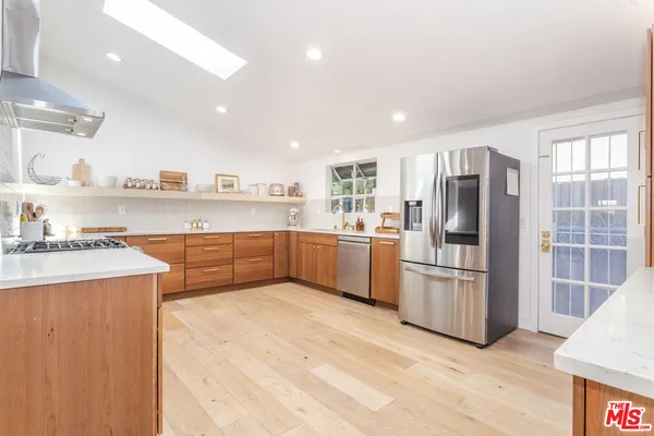 $1,250,000 | 19837 Gilmore Street, Woodland Hills, CA 91367