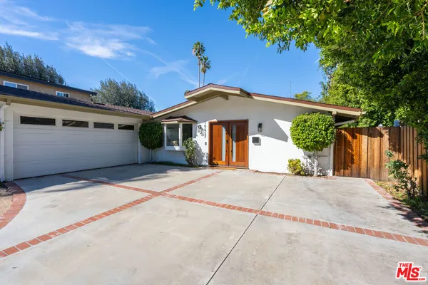 $1,250,000 | 19837 Gilmore Street, Woodland Hills, CA 91367