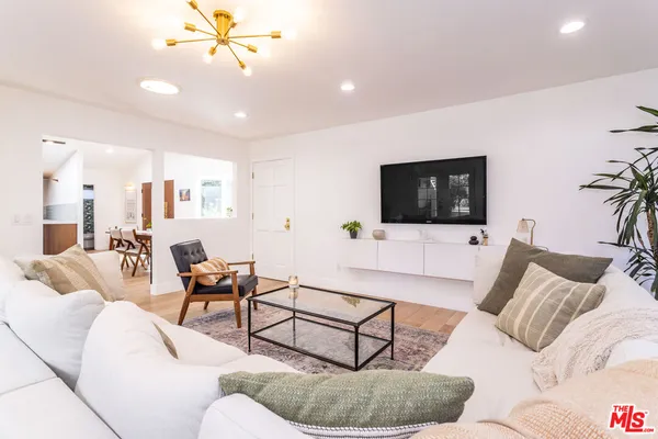 $1,250,000 | 19837 Gilmore Street, Woodland Hills, CA 91367