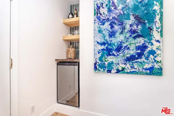 $1,250,000 | 19837 Gilmore Street, Woodland Hills, CA 91367