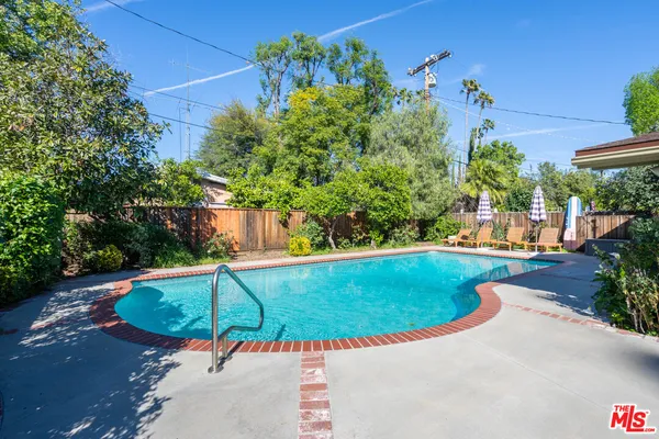 $1,250,000 | 19837 Gilmore Street, Woodland Hills, CA 91367