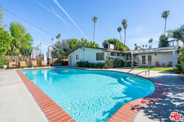 $1,250,000 | 19837 Gilmore Street, Woodland Hills, CA 91367