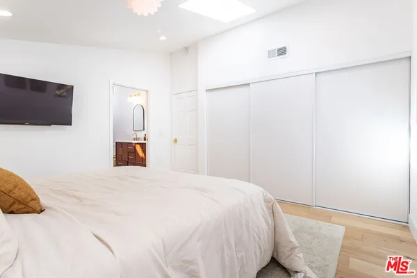 $1,250,000 | 19837 Gilmore Street, Woodland Hills, CA 91367