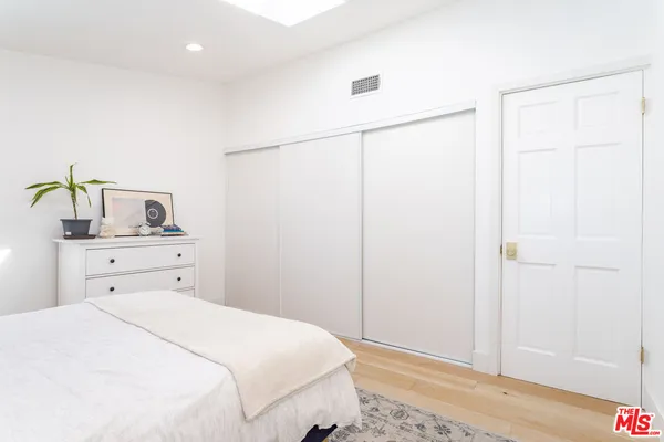 $1,250,000 | 19837 Gilmore Street, Woodland Hills, CA 91367