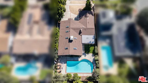 $1,250,000 | 19837 Gilmore Street, Woodland Hills, CA 91367