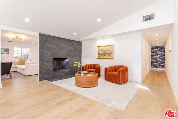 $1,250,000 | 19837 Gilmore Street, Woodland Hills, CA 91367