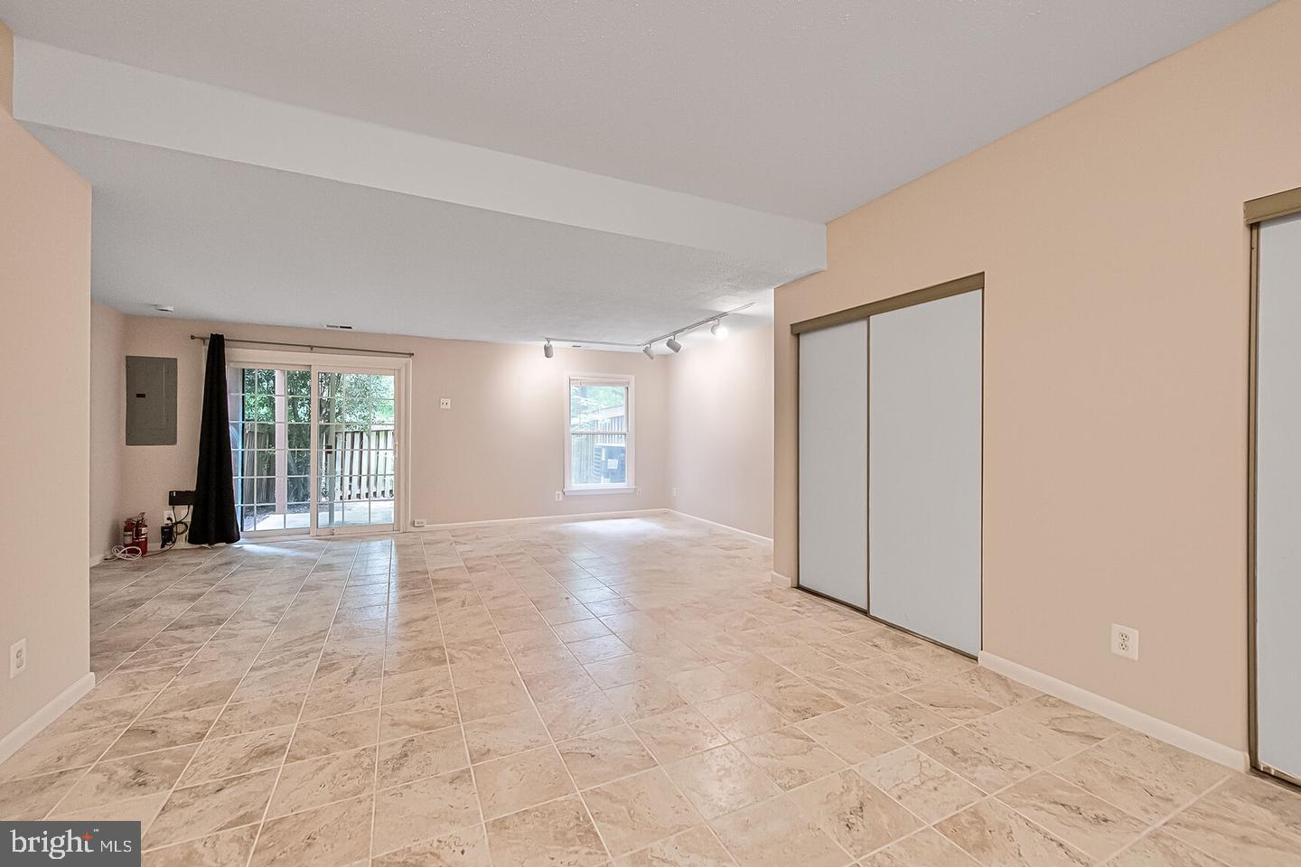 1657 Oak Spring Way Reston, VA 20190 - Photo 17 of 24 Gallery Image 17