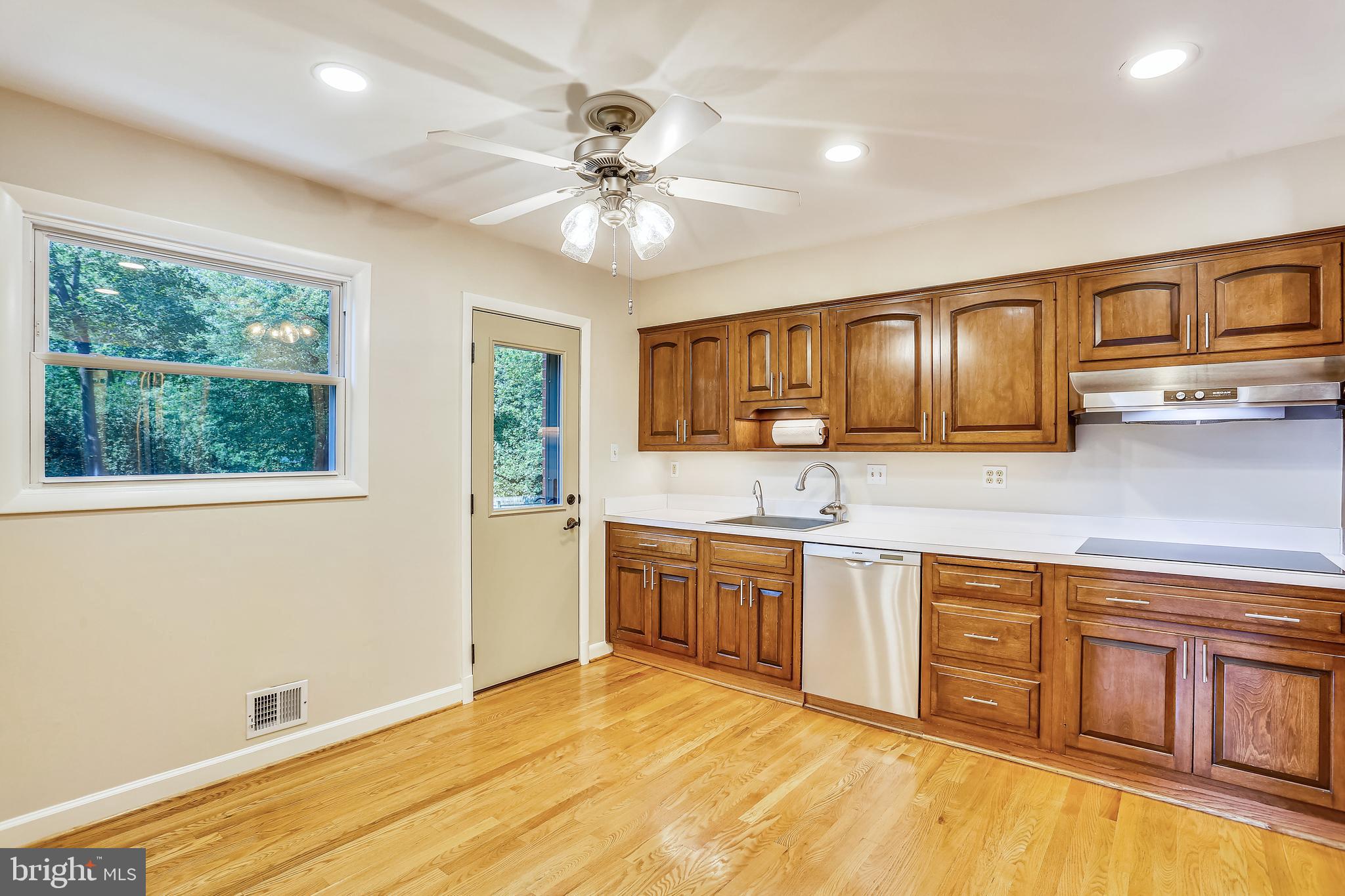 9902 Holmhurst Road Bethesda, MD 20817 - Photo 4 of 66 Gallery Image 4
