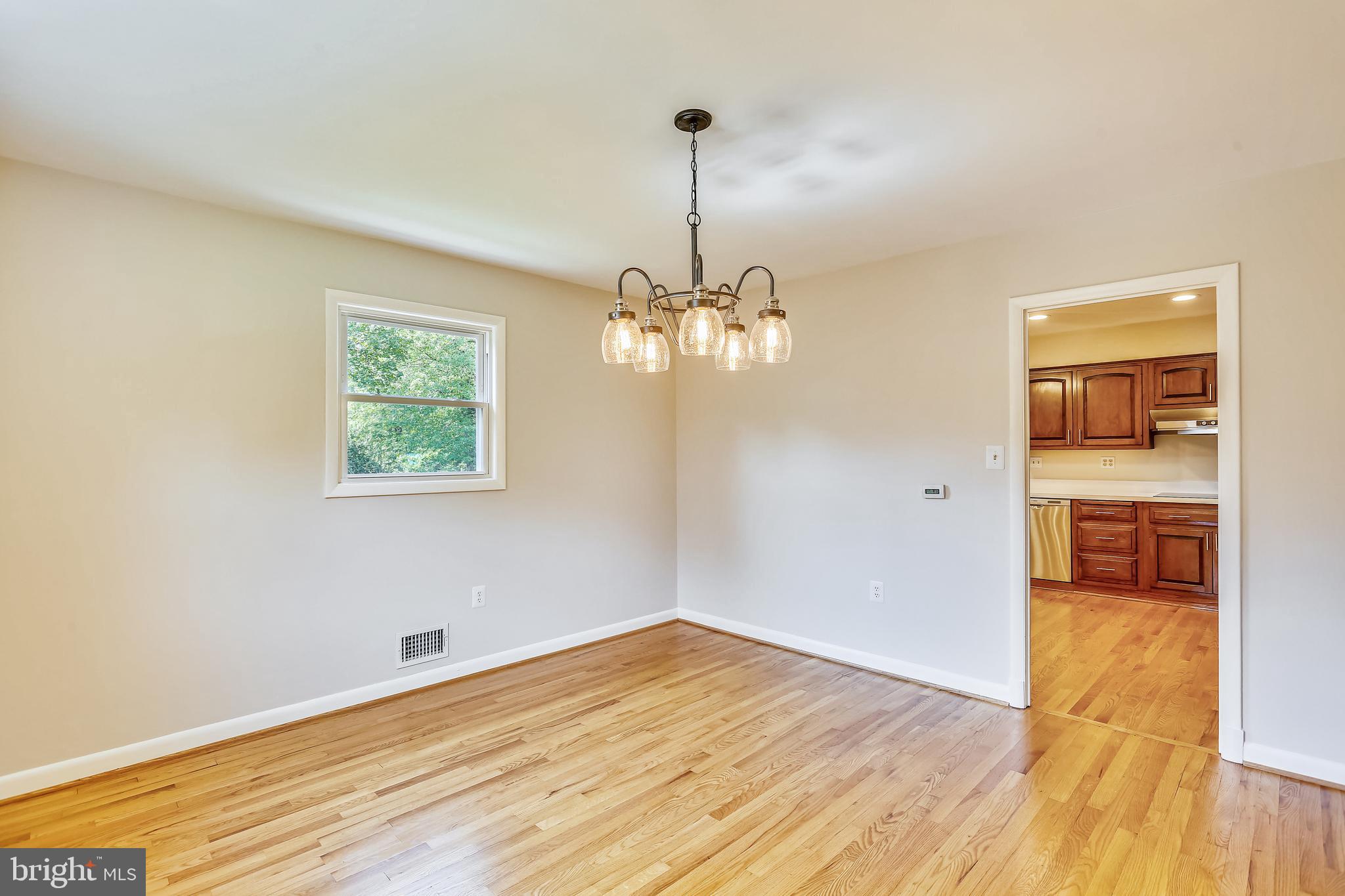 9902 Holmhurst Road Bethesda, MD 20817 - Photo 6 of 66 Gallery Image 6