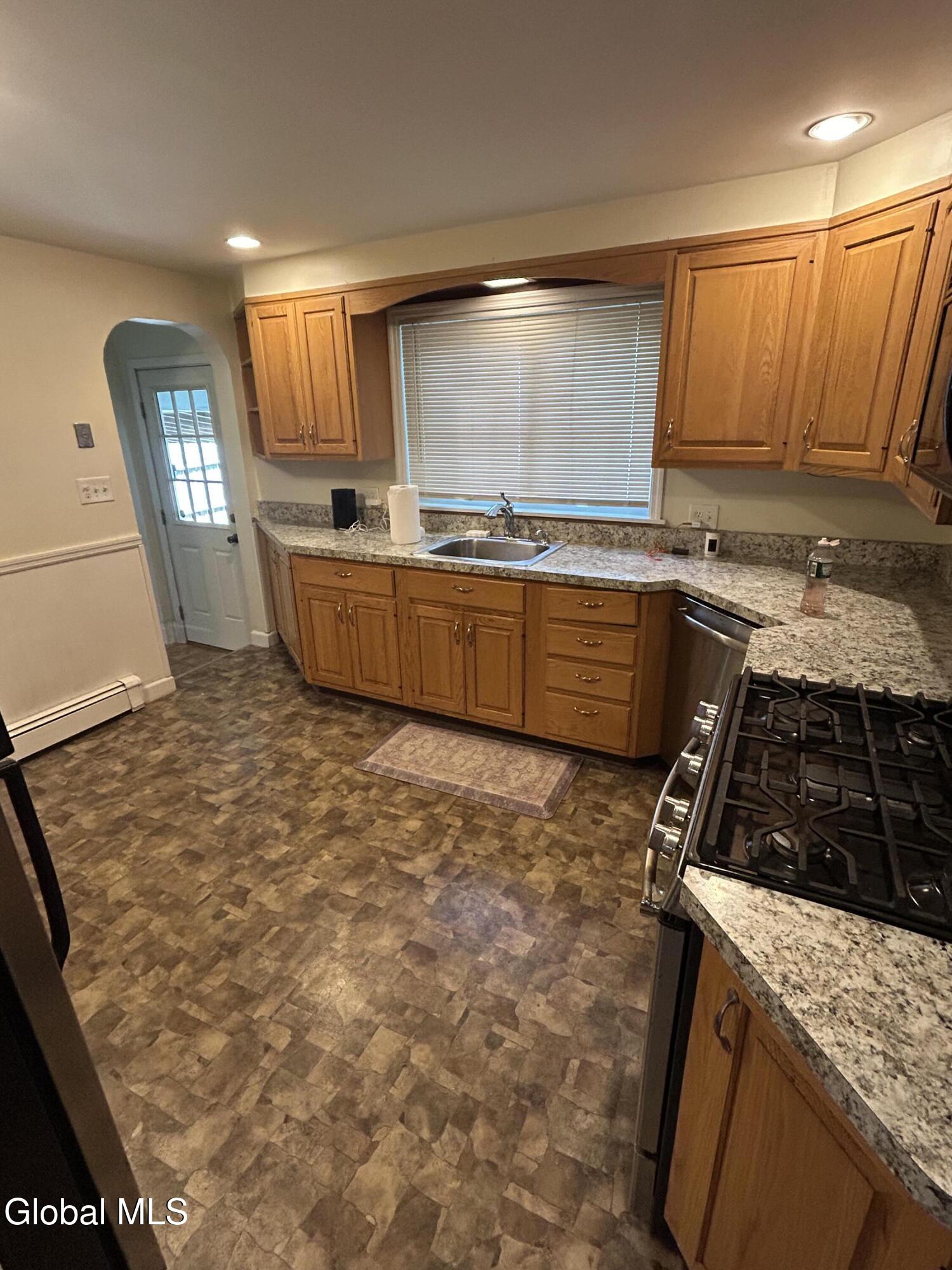 17 Pinewood Road Guilderland, NY 12084 - Photo 2 of 15 image15