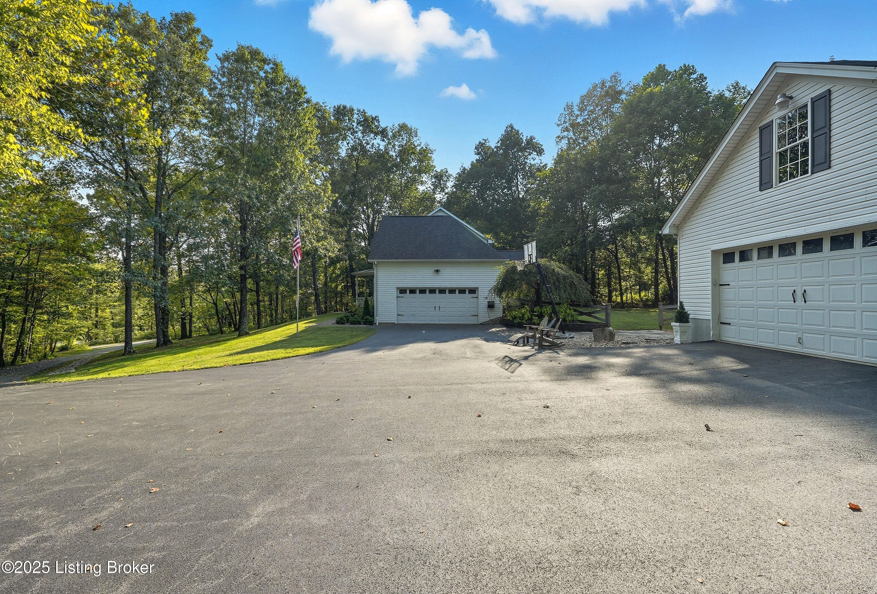 1405 Rebel Ridge Road La Grange, KY 40031 - Photo 71 of 85 Garages