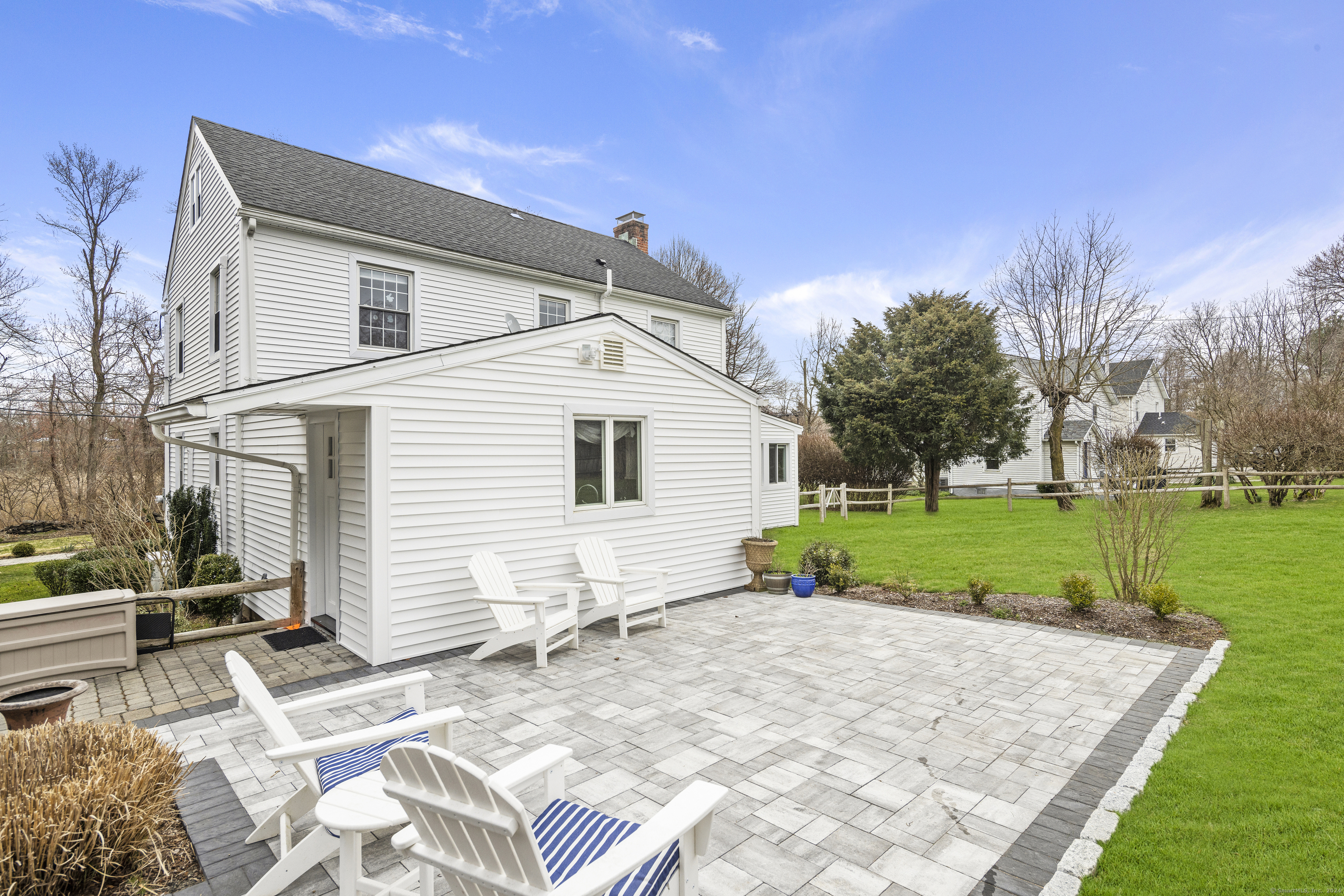 146 Oxford Road Fairfield, CT 06890 - Photo 20 of 31 Convenient and beautiful location to spread out