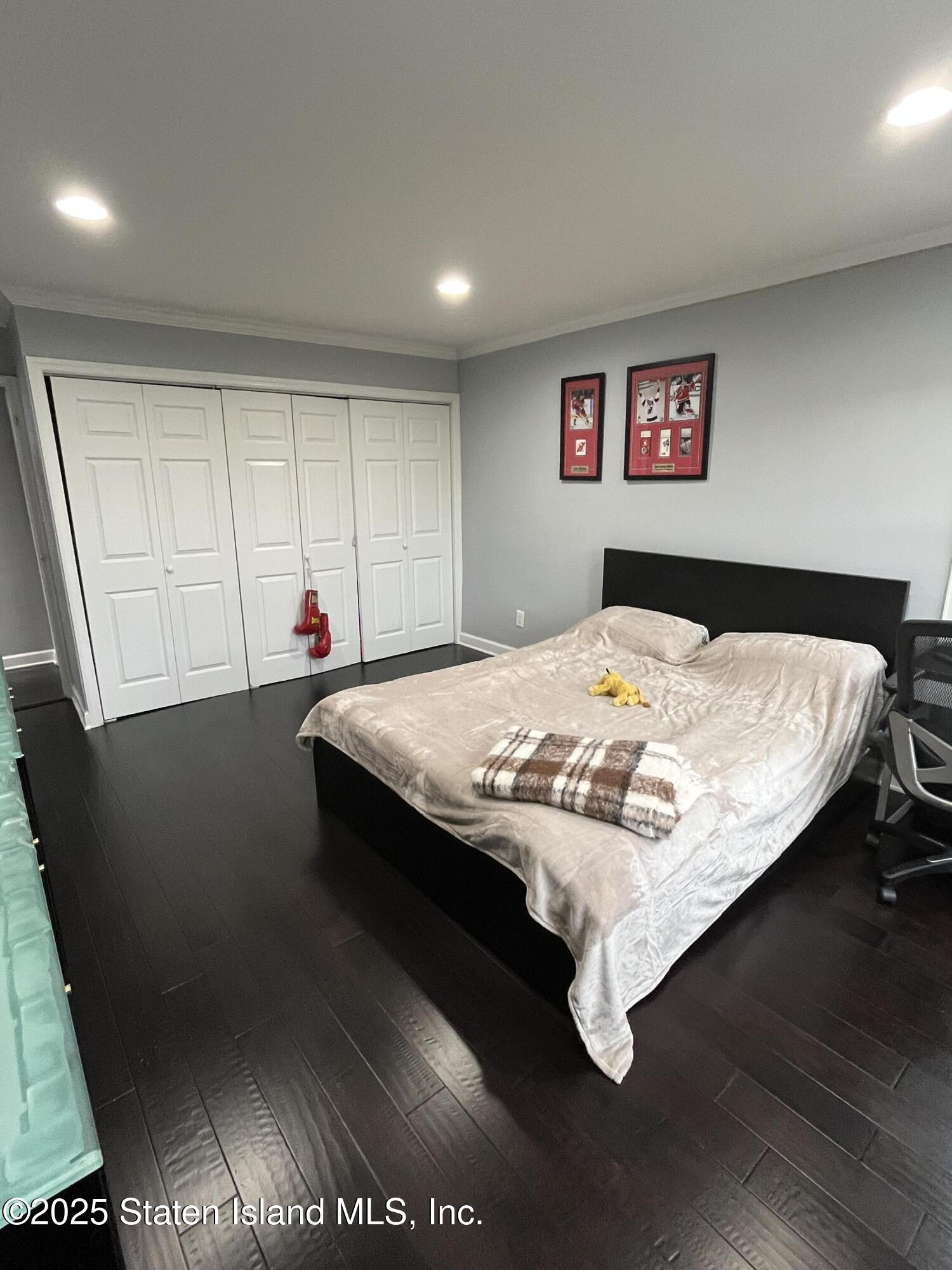 1000 Clove Road, Unit 6O & 6P Staten Island, NY 10301 - Photo 25 of 45 a bed sitting in a room next to a window