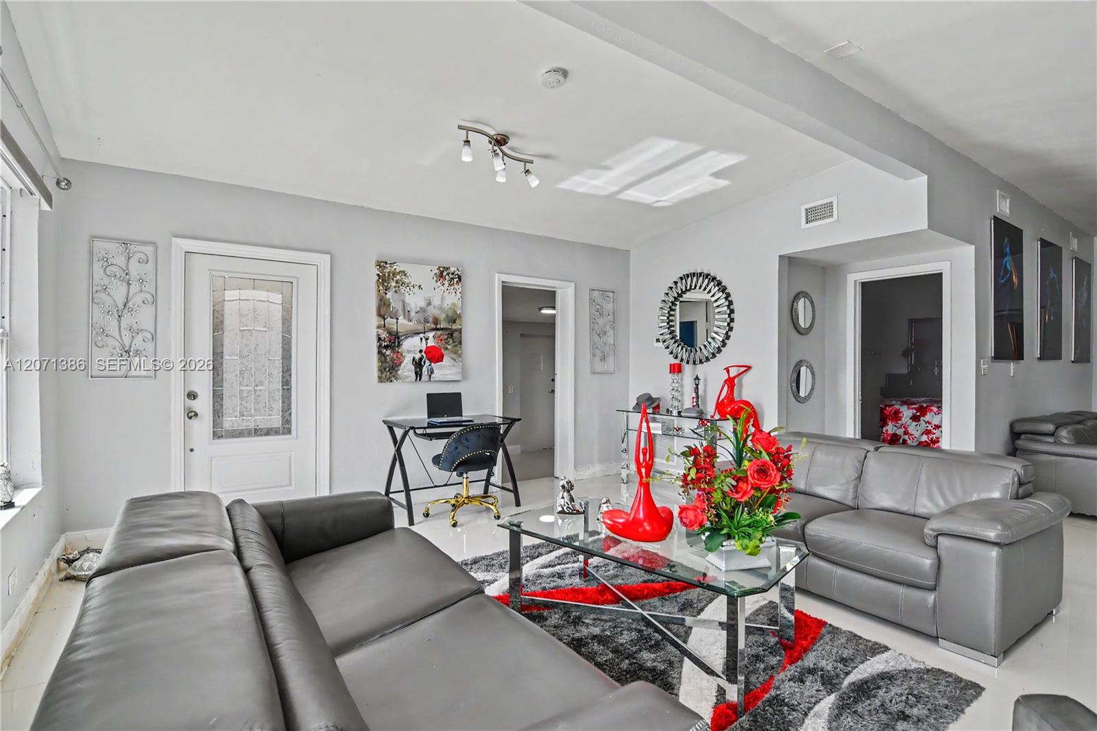 3538 Southwest 87th Court Miami, FL 33165 - Photo 13 of 85 Gallery Image 13
