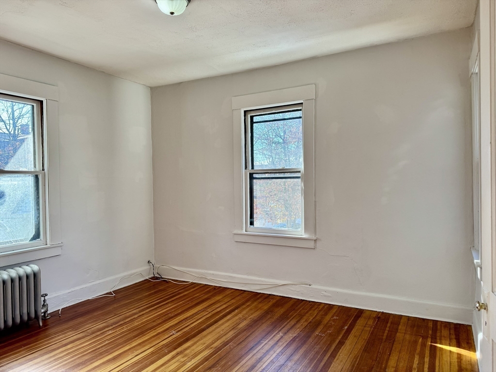 21 Bloomfield Street Springfield, MA 01108 - Photo 12 of 33