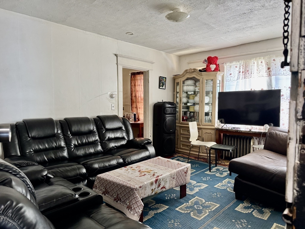 21 Bloomfield Street Springfield, MA 01108 - Photo 15 of 33