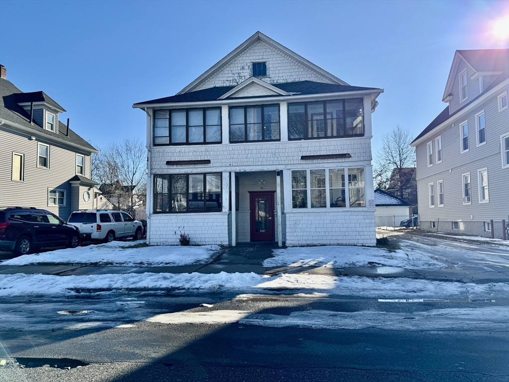 21 Bloomfield Street Springfield, MA 01108 - Photo 2 of 33