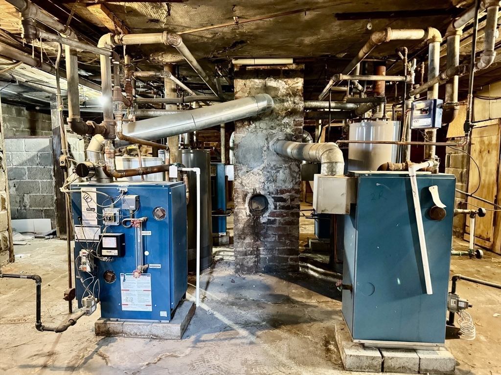 21 Bloomfield Street Springfield, MA 01108 - Photo 26 of 33