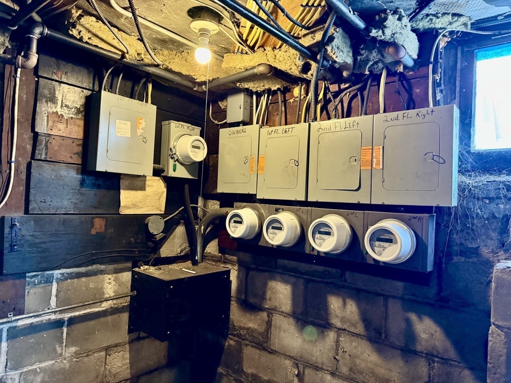 21 Bloomfield Street Springfield, MA 01108 - Photo 28 of 33