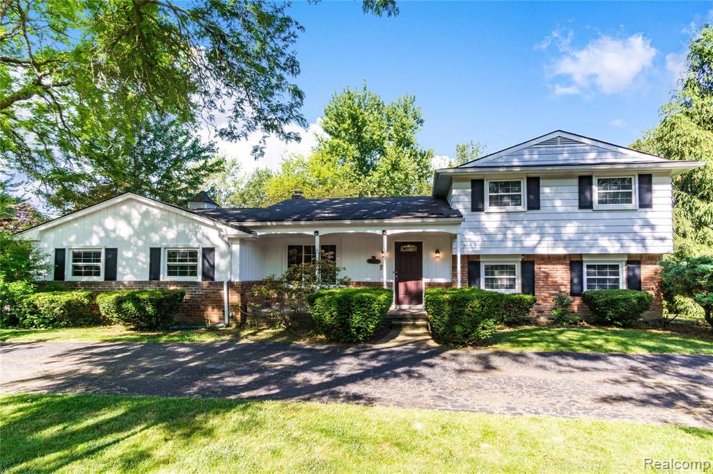 28015 Ridgebrook Road Farmington Hills, MI 48334 - Photo 1 of 35