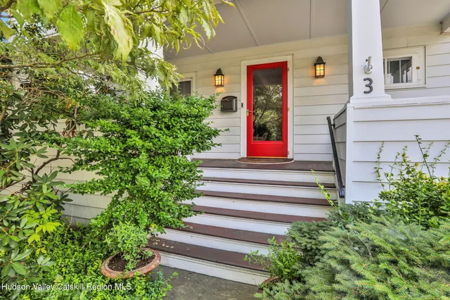 $750,000 | 3 Finger Street, Saugerties, NY 12477