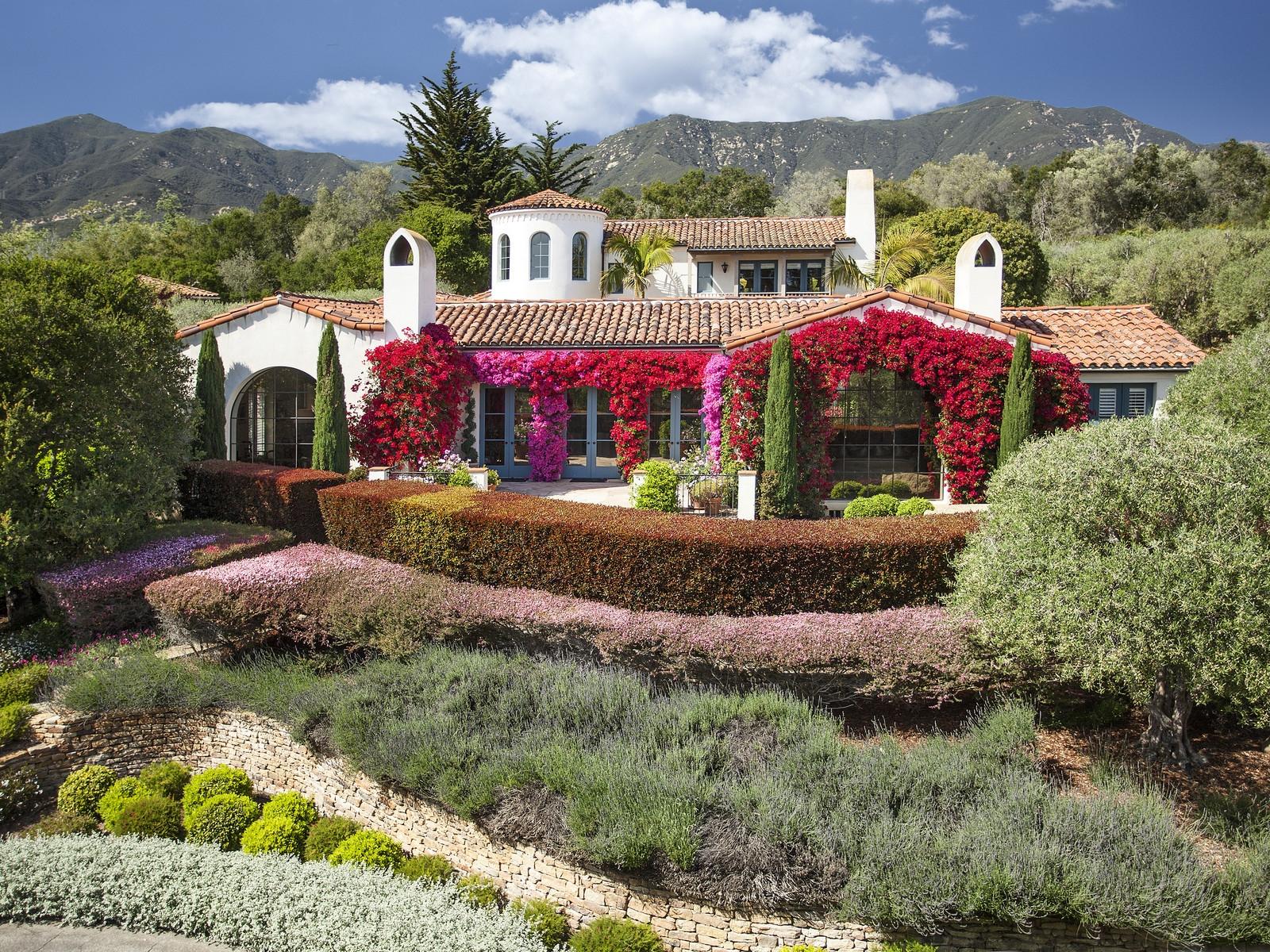 01-423Ennisbrook_026_front exterior