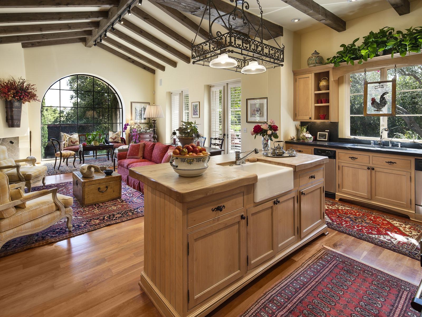 423 Ennisbrook Drive Montecito, CA 93108 - Photo 7 of 11 07-423Ennisbrook_029_Kitchen & Family ro