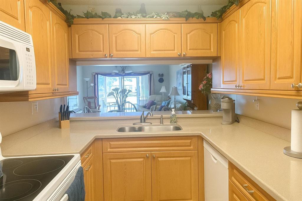 9832 West McNab Road Tamarac, FL 33321 - Photo 4 of 18 4