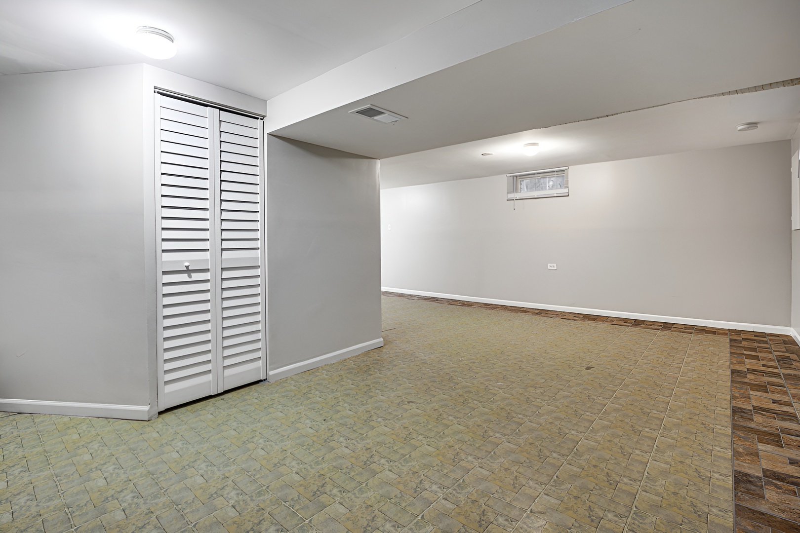 25 North Iowa Avenue Addison, IL 60101 - Photo 16 of 24