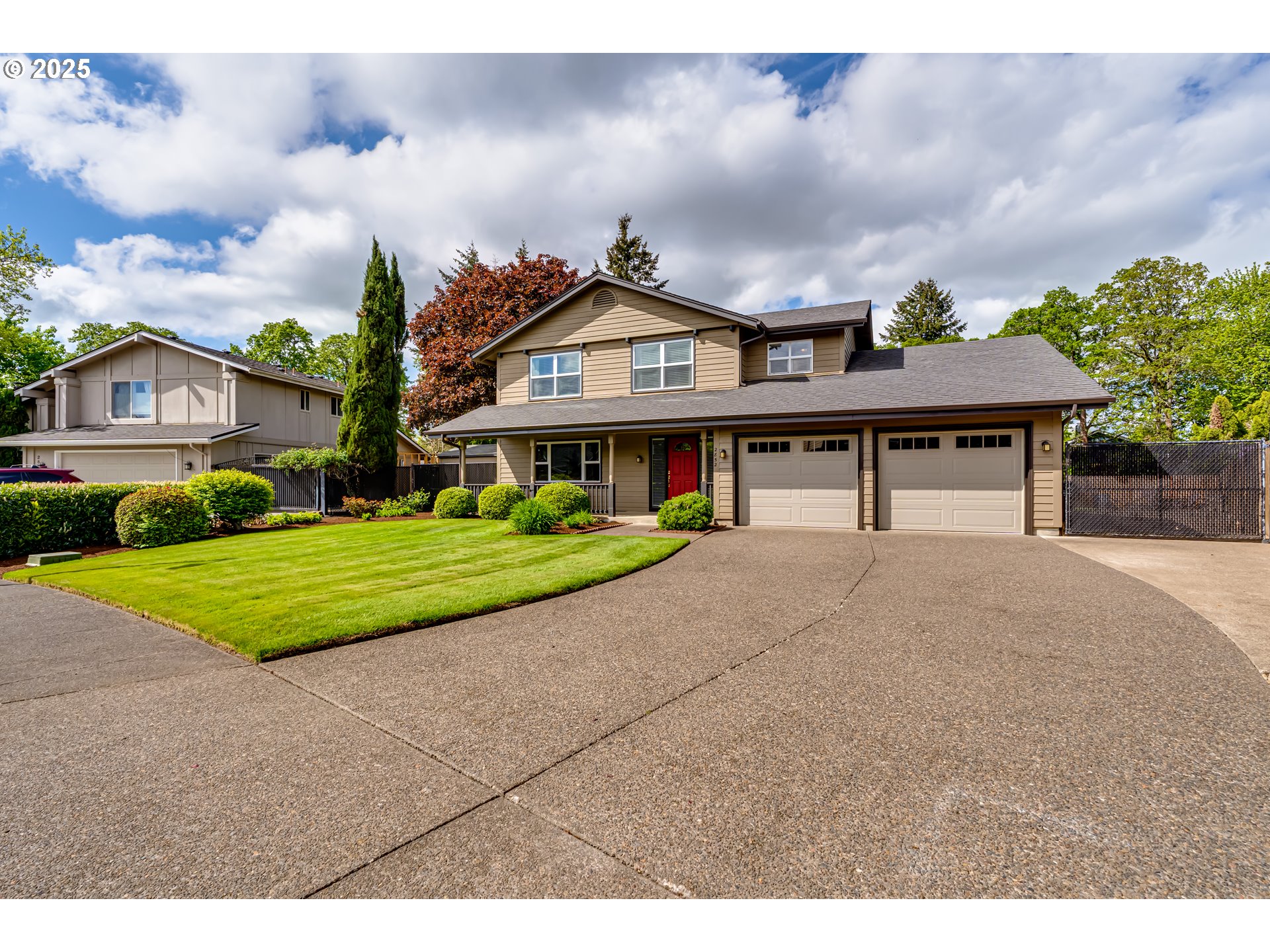 2852 Metolius Drive Eugene, OR 97408 - Photo 2 of 48 a front view of a house with a yard and garage