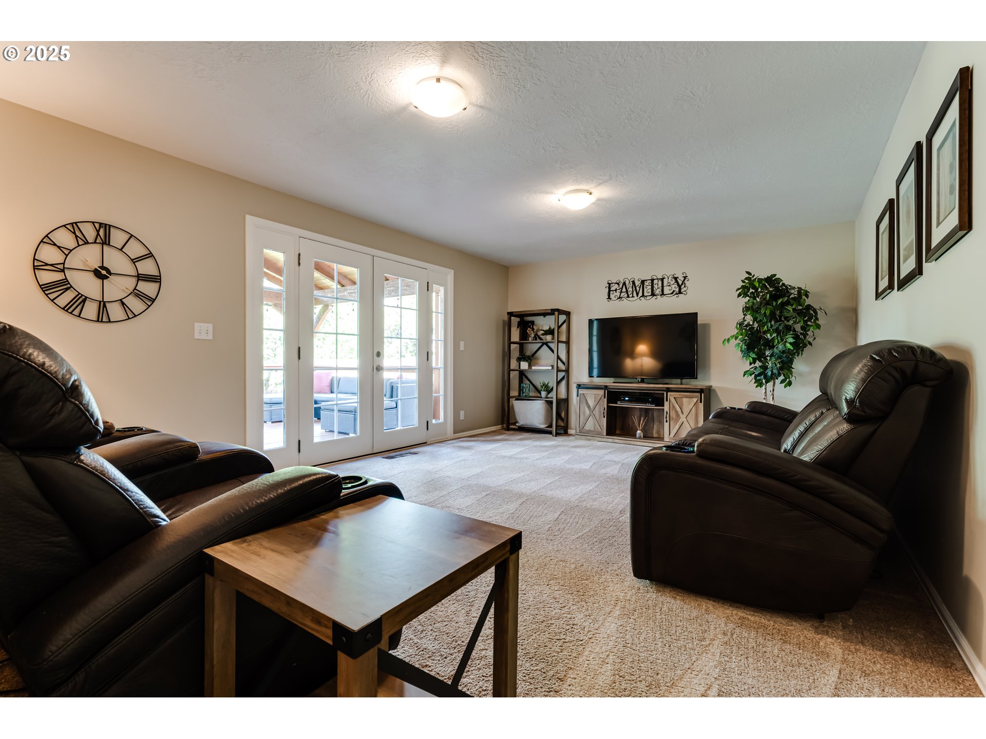 2852 Metolius Drive Eugene, OR 97408 - Photo 26 of 48 a living room with furniture and a flat screen tv
