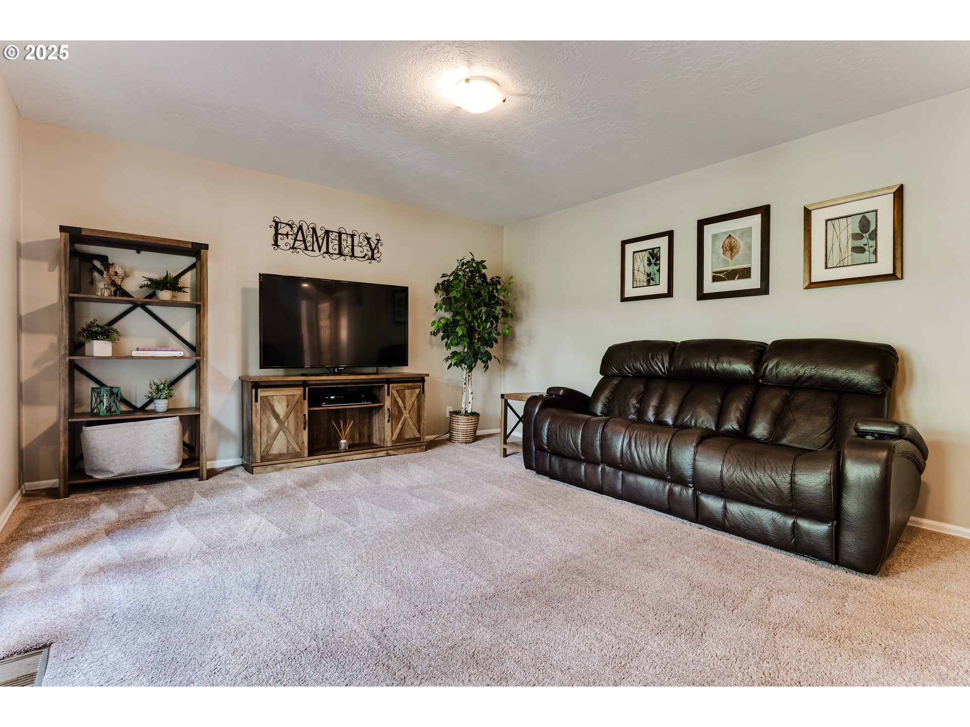 2852 Metolius Drive Eugene, OR 97408 - Photo 27 of 48 a living room with furniture and a flat screen tv