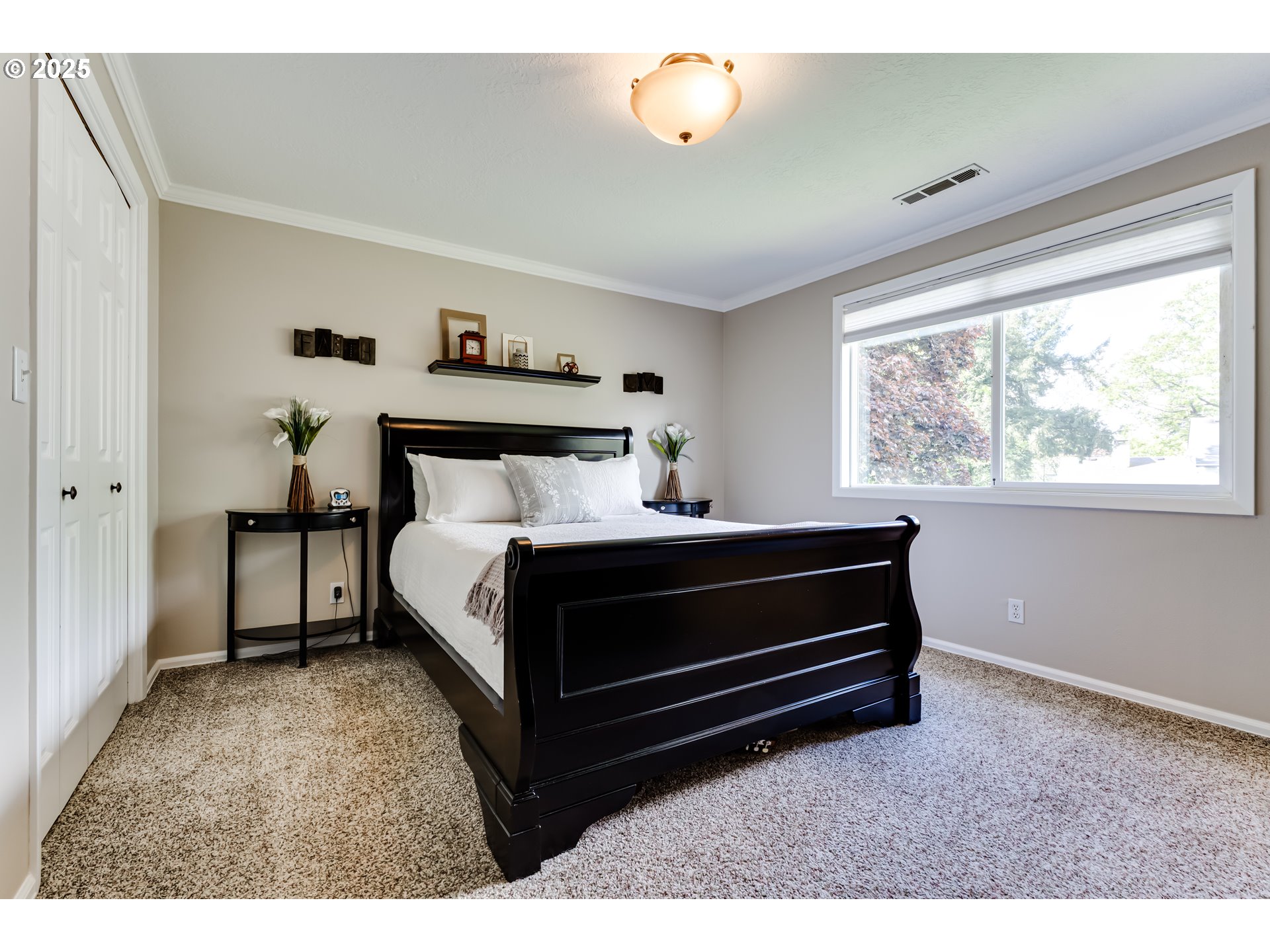 2852 Metolius Drive Eugene, OR 97408 - Photo 29 of 48 a bedroom with a bed and a window