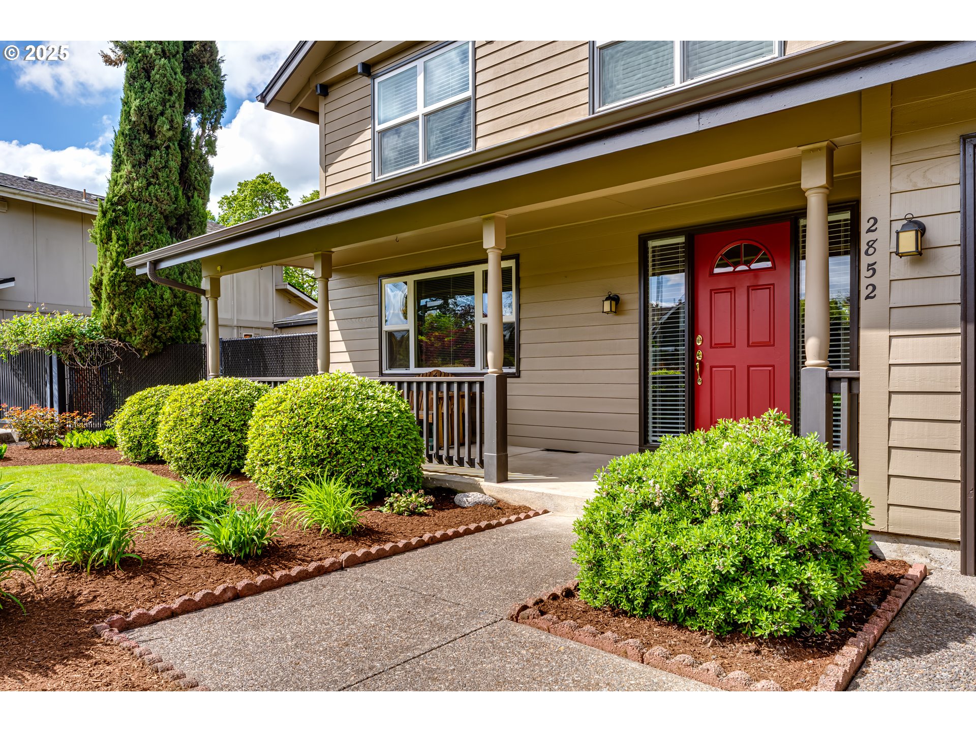 2852 Metolius Drive Eugene, OR 97408 - Photo 3 of 48 a front view of a house