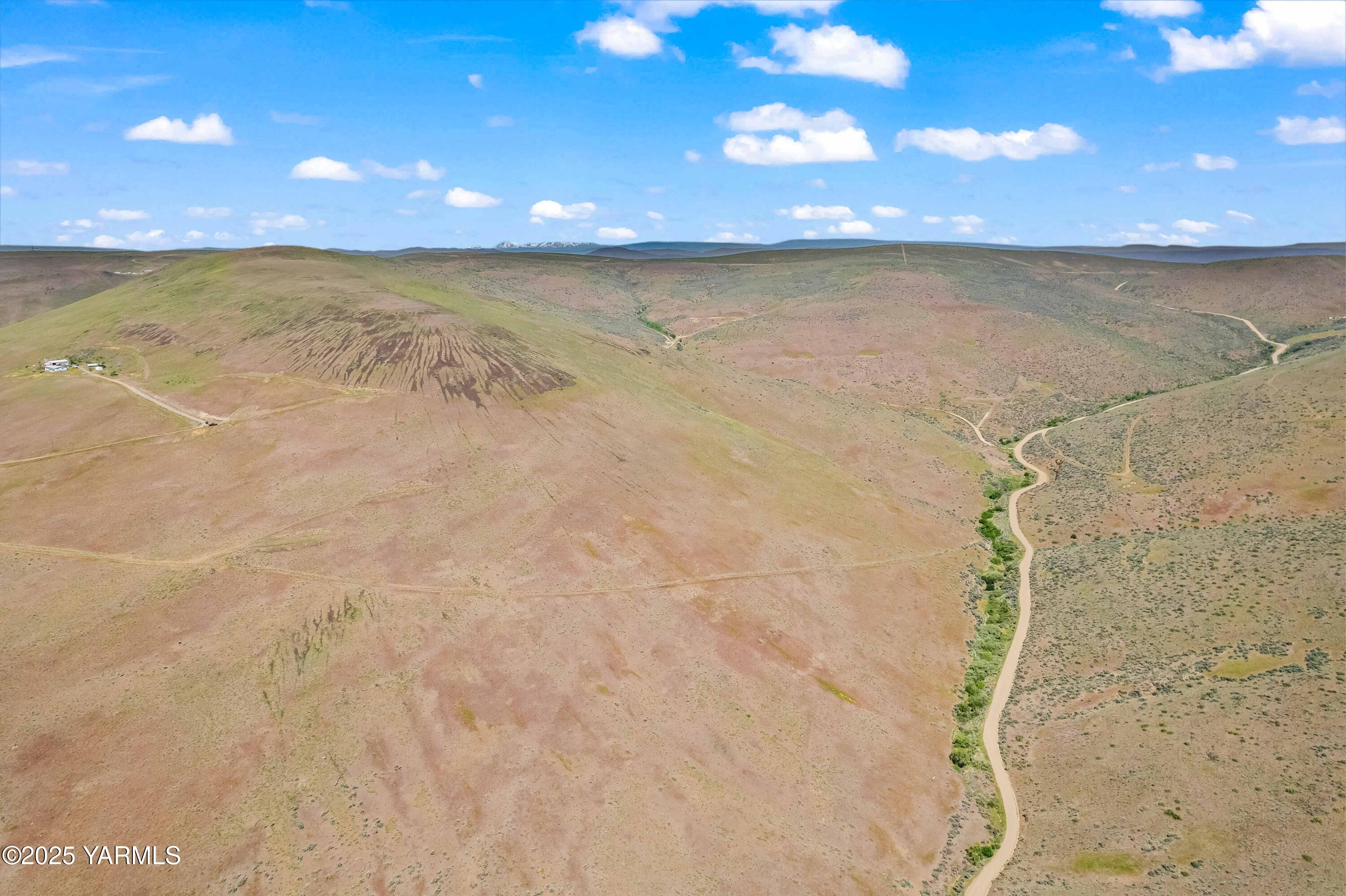 Nka Summerset Drive, Unit 2 Yakima, WA 98901 - Photo 5 of 8 a view of an ocean