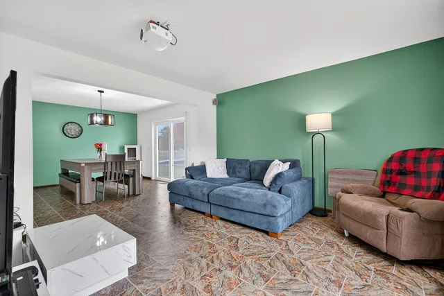 $420,000 | 336 Oak Hill Court, Antioch, IL 60002