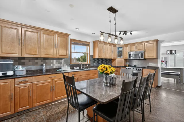 $420,000 | 336 Oak Hill Court, Antioch, IL 60002