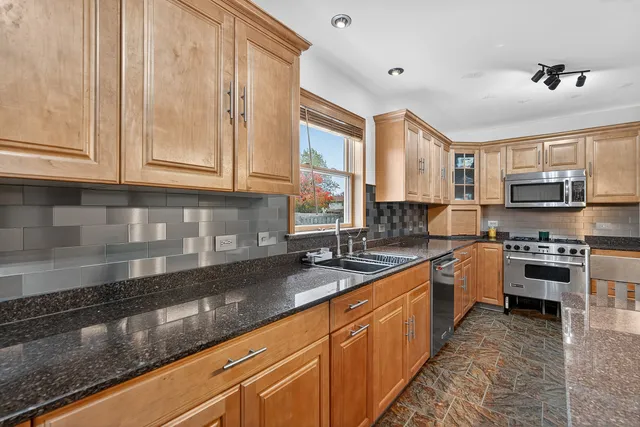 $420,000 | 336 Oak Hill Court, Antioch, IL 60002