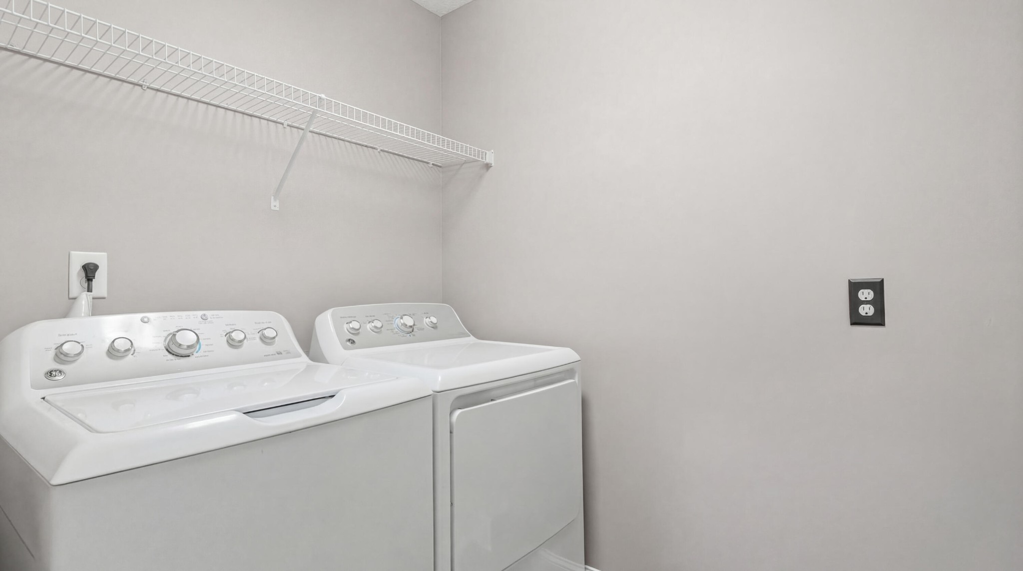 274 Live Oak Road Ringgold, GA 30736 - Photo 21 of 28 a utility room with dryer and washer