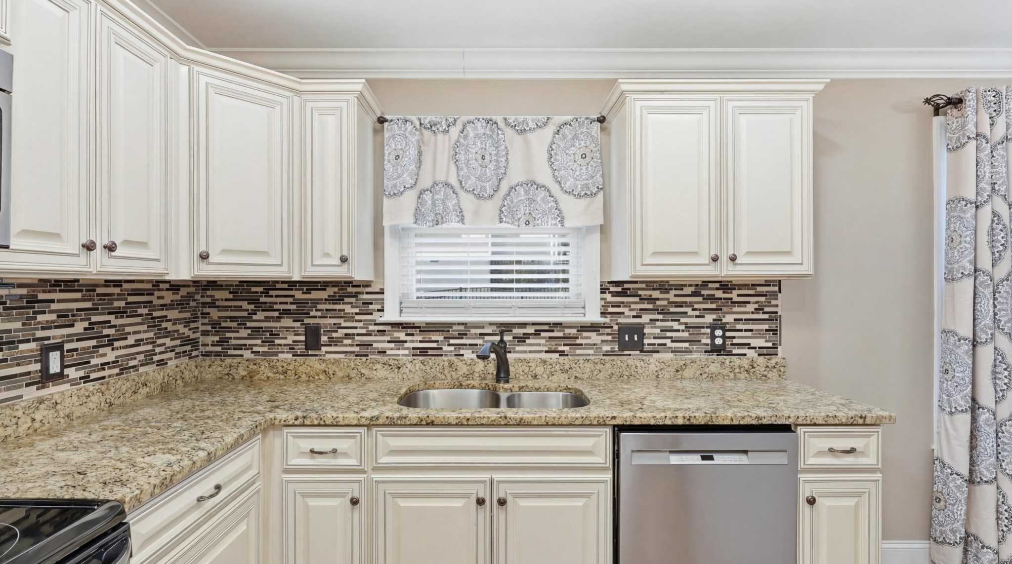 274 Live Oak Road Ringgold, GA 30736 - Photo 9 of 28 a kitchen with stainless steel appliances granite countertop a sink and a white wooden cabinets