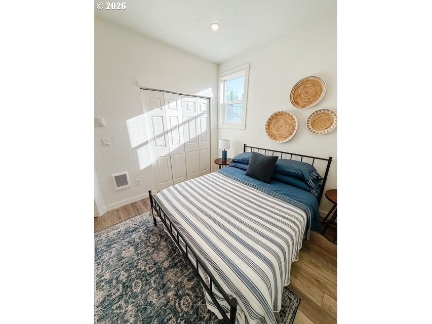 1184 2nd Street Florence, OR 97439 - Photo 38 of 44 a bedroom with a bed and a window