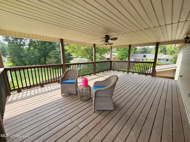 $219,500 | 906 West Lakeshore Drive, Carriere, MS 39426