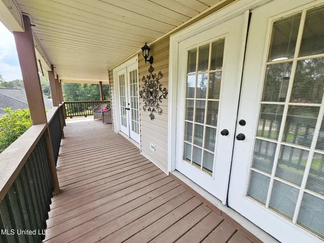 $219,500 | 906 West Lakeshore Drive, Carriere, MS 39426