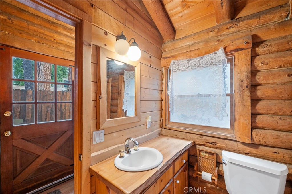 53645 Country Club Drive Idyllwild, CA 92549 - Photo 20 of 33 a bathroom with a sink mirror vanity and toilet