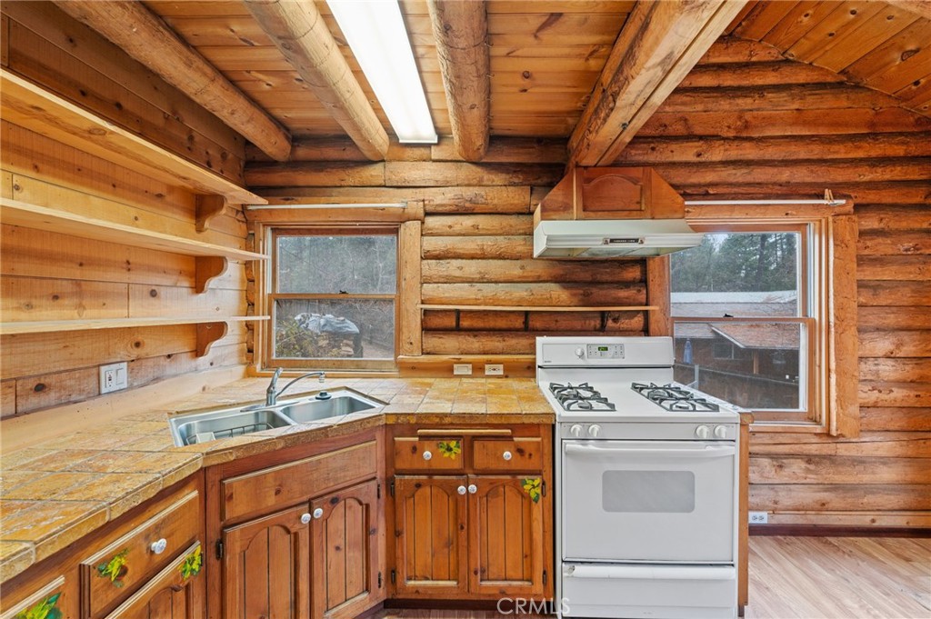 53645 Country Club Drive Idyllwild, CA 92549 - Photo 8 of 33 a kitchen with a stove a sink and a microwave