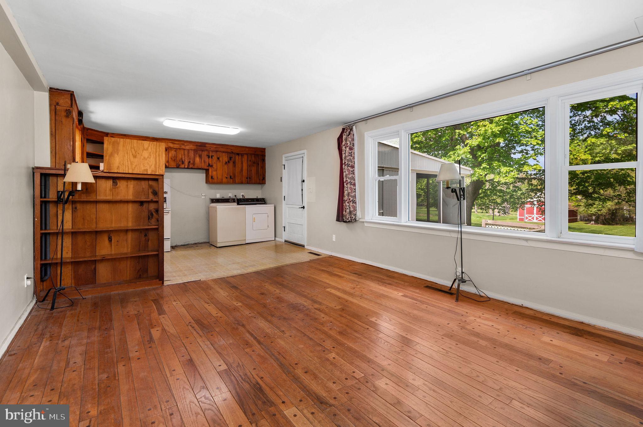 531 Fairhill Road Hatfield, PA 19440 - Photo 6 of 26 Living Room/Kitchen