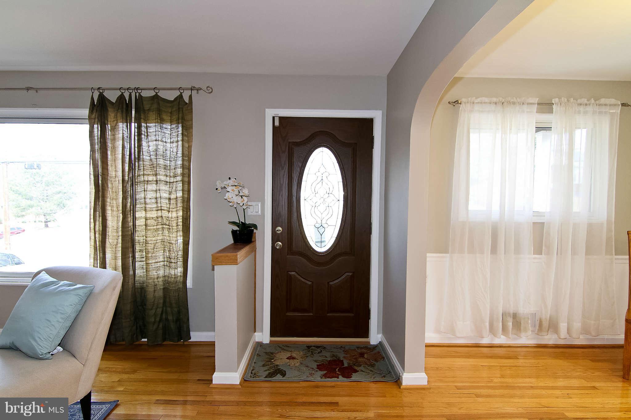 2424 Dennis Avenue Silver Spring, MD 20902 - Photo 2 of 20 Foyer